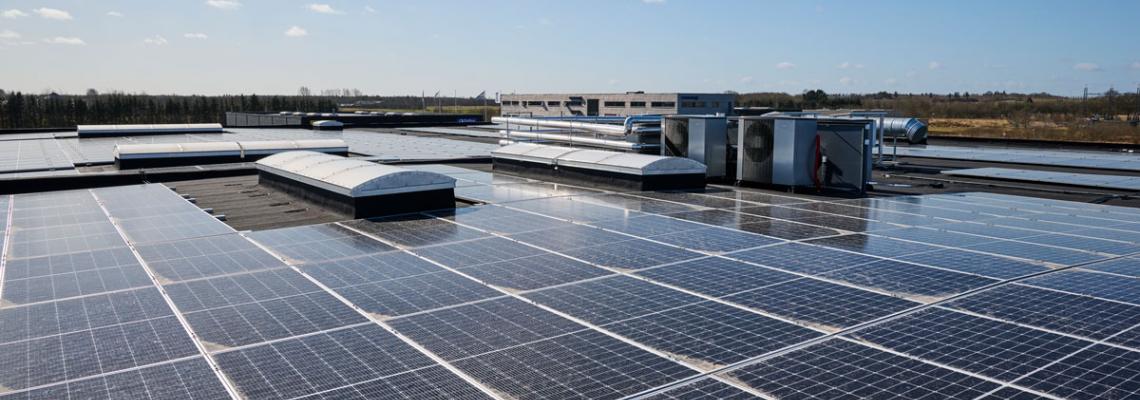 Indkøbscenter vogn indendørs Solcelleanlæg til erhverv & industri | Få solceller på taget